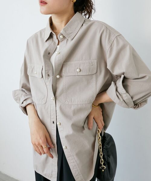 le.coeur blanc（ルクールブラン）の「パールボタンシャツ（シャツ/ブラウス・レディース・カーキオリーブ/サックスブルー/ブルー/ベージュ/ダークグレー/ダークブラウン/ブルー系その他/ブラック・38）」の4枚目の写真