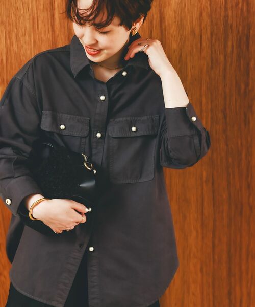 le.coeur blanc（ルクールブラン）の「パールボタンシャツ（シャツ/ブラウス・レディース・カーキオリーブ/サックスブルー/ブルー/ベージュ/ダークグレー/ダークブラウン/ブルー系その他/ブラック・38）」の10枚目の写真