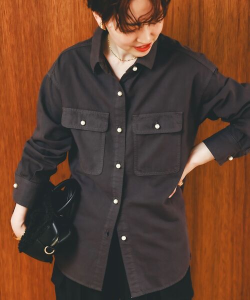 le.coeur blanc（ルクールブラン）の「パールボタンシャツ（シャツ/ブラウス・レディース・カーキオリーブ/サックスブルー/ブルー/ベージュ/ダークグレー/ダークブラウン/ブルー系その他/ブラック・38）」の11枚目の写真