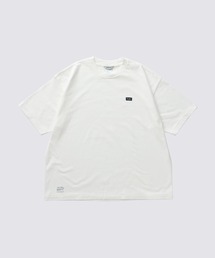 FIDELITY（フィデリティ）の「MINIMAL EMB TUBE TEE / 半袖ワッペンTシャツ（Tシャツ/カットソー）」