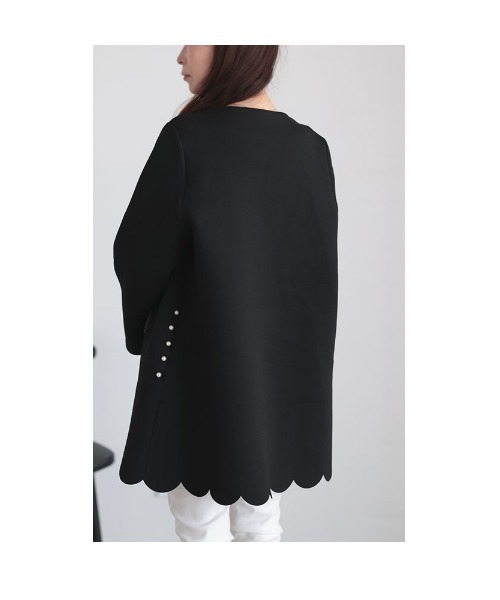 Sawa a la mode（サワアラモード）の「花パール付きダンボールニットコート（ノーカラーコート・レディース・ブラック・FREE）」の7枚目の写真