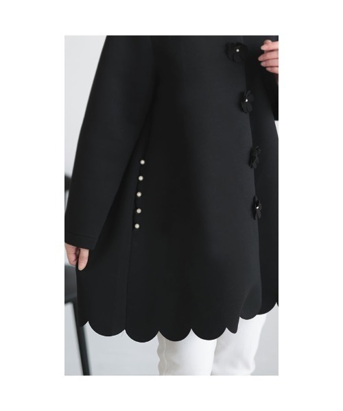 Sawa a la mode（サワアラモード）の「花パール付きダンボールニットコート（ノーカラーコート・レディース・ブラック・FREE）」の16枚目の写真
