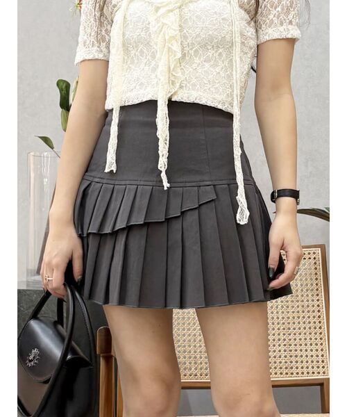 EVRIS(エヴリス)の「レイヤードプリーツミニスカート(スカート・レディース・ベージュ/チャコールグレー/カーキ・MEDIUM/SMALL)」の2枚目の写真