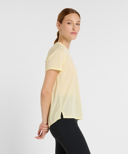 NEW BALANCE（ニューバランス）の「Athletics ショートスリーブTシャツ（Tシャツ/カットソー・レディース・ペールイエロー・LARGE/MEDIUM/SMALL）」の2枚目の写真