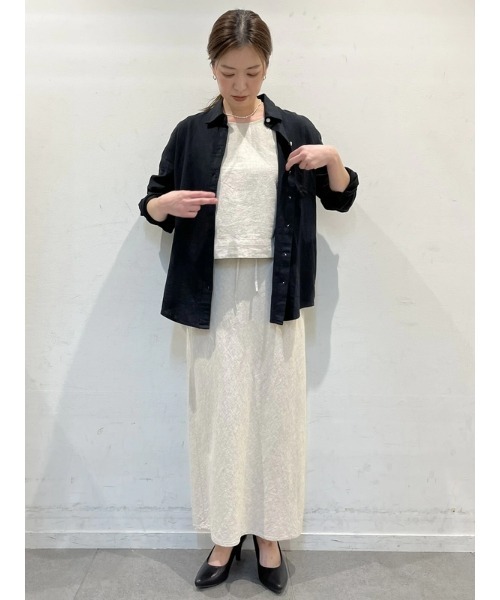 GAP（ギャップ）の「リネンブレンドスリットミディスカート（スカート・レディース・ブラック/イエロー系その他/ブラック系その他/レッド/ベージュ・S/L/XXS/M/XS）」の19枚目の写真