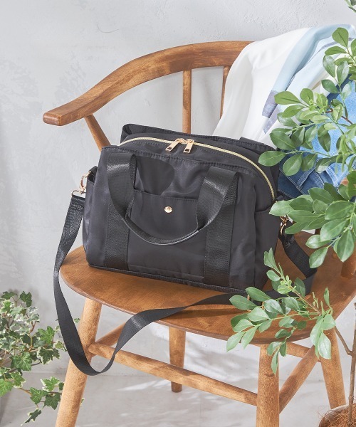 a.v.v（アーヴェヴェ）の「【2WAY】10ポケットバッグ（ショルダーバッグ・レディース・ブラック/ベージュ/ライトグレー・38）」の2枚目の写真