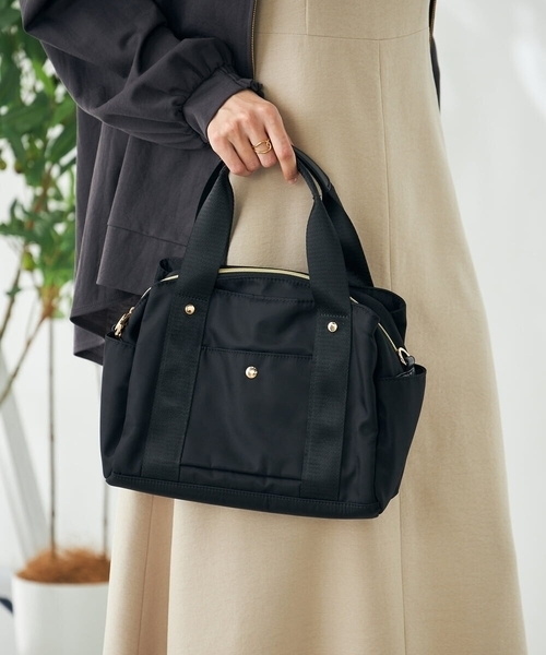 a.v.v（アーヴェヴェ）の「【2WAY】10ポケットバッグ（ショルダーバッグ・レディース・ブラック/ベージュ/ライトグレー・38）」の4枚目の写真