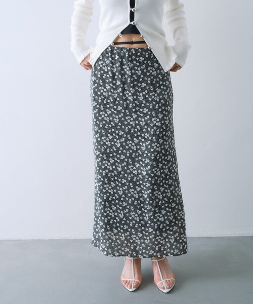 CODE A(コードエー)の「petit flower skirt(スカート・レディース・パープル系1/ブラック系・36/34/38)」の2枚目の写真