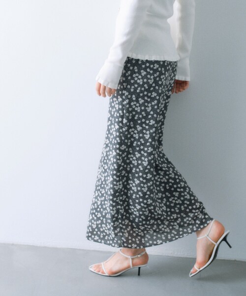 CODE A(コードエー)の「petit flower skirt(スカート・レディース・パープル系1/ブラック系・36/34/38)」の11枚目の写真