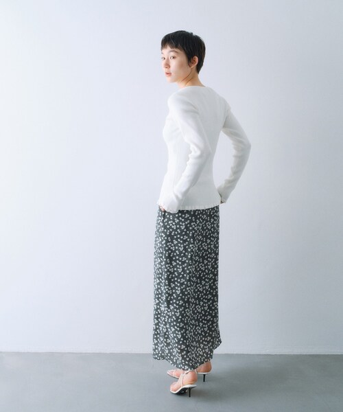 CODE A(コードエー)の「petit flower skirt(スカート・レディース・パープル系1/ブラック系・36/34/38)」の13枚目の写真