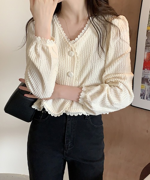 Girly Doll(ガーリードール)の「Vネックレーストリムショートブラウス(カーディガン/ボレロ・レディース・ベージュ/ブラック・FREE)」の10枚目の写真