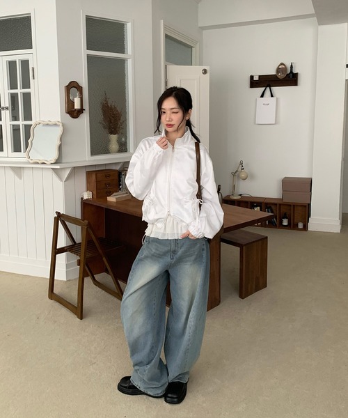 by muni:r(バイ ムニール)の「サイド切開バルーンデニム(デニムパンツ・レディース・ブルー/ライトブルー・SMALL/MEDIUM)」の3枚目の写真