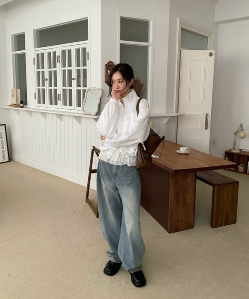 by muni:r(バイ ムニール)の「サイド切開バルーンデニム(デニムパンツ・レディース・ブルー/ライトブルー・SMALL/MEDIUM)」の4枚目の写真