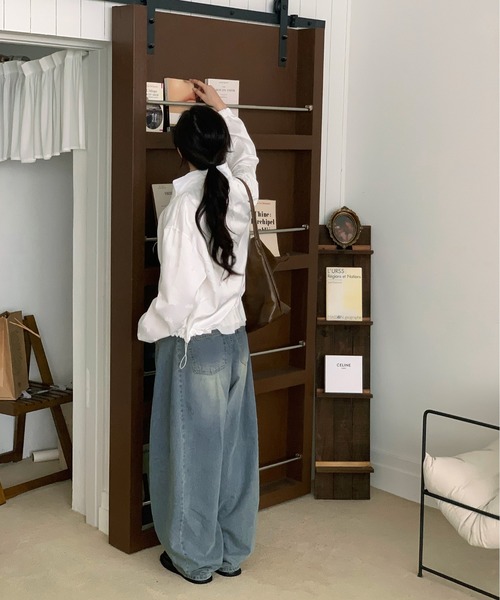 by muni:r(バイ ムニール)の「サイド切開バルーンデニム(デニムパンツ・レディース・ブルー/ライトブルー・SMALL/MEDIUM)」の6枚目の写真