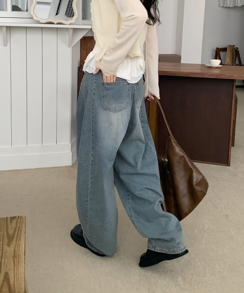 by muni:r(バイ ムニール)の「サイド切開バルーンデニム(デニムパンツ・レディース・ブルー/ライトブルー・SMALL/MEDIUM)」の9枚目の写真