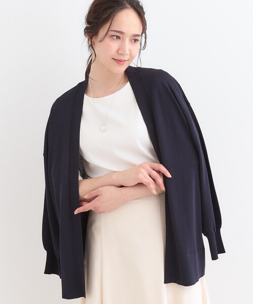 SHOO・LA・RUE(シューラルー)の「【洗える/ひんやり/UV】お尻が隠れるトッパーカーディガン(カーディガン/ボレロ・レディース・ネイビー/グレー/ナチュラル/オレンジ・00)」の4枚目の写真