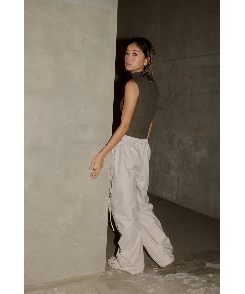 ALEXIA STAM（アリシアスタン）の「[MIYU IKEDA x ALEXIA STAM] Side Drawstring Pants /みちょぱコラボ ドロストリボンパンツ（その他パンツ・レディース・ブラック/グレイッシュベージュ・S/M）」の10枚目の写真