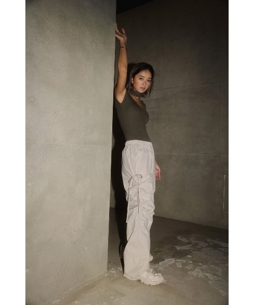 ALEXIA STAM（アリシアスタン）の「[MIYU IKEDA x ALEXIA STAM] Side Drawstring Pants /みちょぱコラボ ドロストリボンパンツ（その他パンツ・レディース・ブラック/グレイッシュベージュ・S/M）」の11枚目の写真