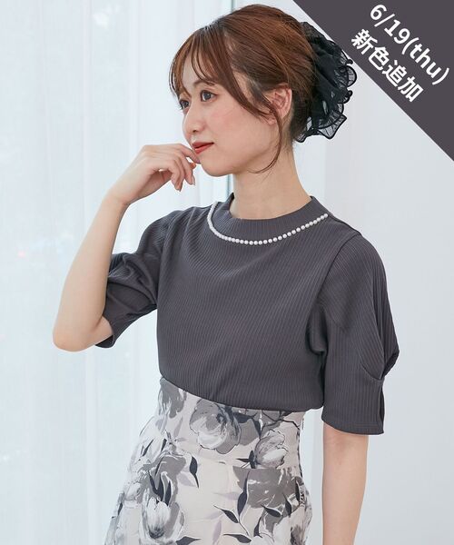 MAJESTIC LEGON(マジェスティックレゴン)の「ネックパールリブトップス(Tシャツ/カットソー・レディース・ブラック/ライトグリーン/ネイビー/アイボリー/チャコールグレー/ラベンダー/ボルドー/ブラウン・MEDIUM)」の3枚目の写真