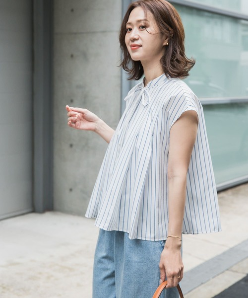URBAN RESEARCH DOORS(アーバンリサーチドアーズ)の「ストライプリボンフレアフレンチブラウス(シャツ/ブラウス・レディース・ブルー系その他/オフホワイト・MEDIUM)」の2枚目の写真
