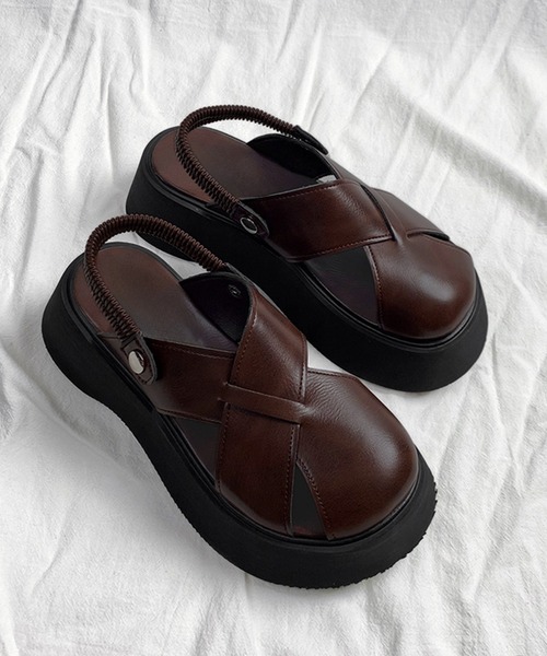 IRADOWL(アイラドール)の「PUレザー2way厚底デザインサンダル(サンダル・レディース・ブラウン/ブラック・35/36/37/38/39)」の2枚目の写真