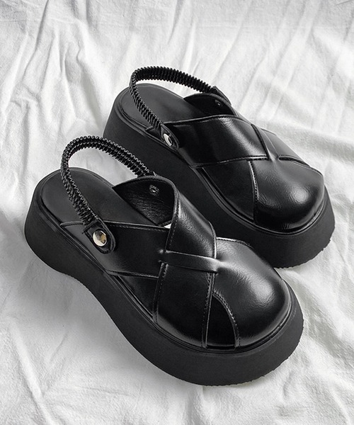 IRADOWL(アイラドール)の「PUレザー2way厚底デザインサンダル(サンダル・レディース・ブラウン/ブラック・35/36/37/38/39)」の1枚目の写真