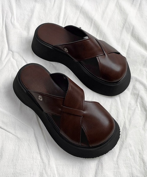 IRADOWL(アイラドール)の「PUレザー2way厚底デザインサンダル(サンダル・レディース・ブラウン/ブラック・35/36/37/38/39)」の8枚目の写真