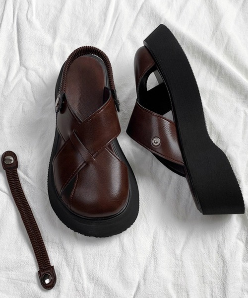 IRADOWL(アイラドール)の「PUレザー2way厚底デザインサンダル(サンダル・レディース・ブラウン/ブラック・35/36/37/38/39)」の11枚目の写真