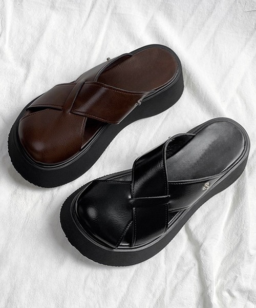 IRADOWL(アイラドール)の「PUレザー2way厚底デザインサンダル(サンダル・レディース・ブラウン/ブラック・35/36/37/38/39)」の4枚目の写真