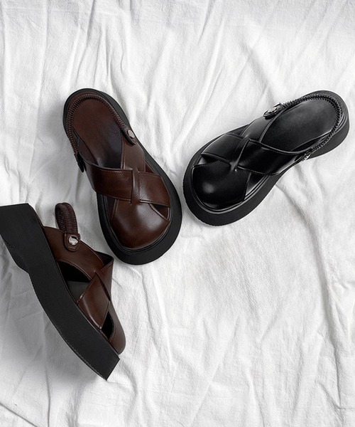 IRADOWL(アイラドール)の「PUレザー2way厚底デザインサンダル(サンダル・レディース・ブラウン/ブラック・35/36/37/38/39)」の6枚目の写真