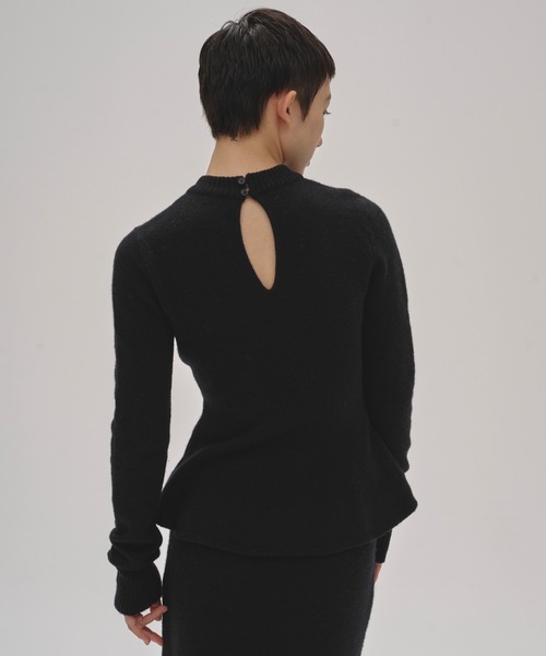 TODAYFUL(トゥデイフル)の「Puffy Peplum Knit(ニット/セーター・レディース・ブラック/グレイッシュベージュ・FREE)」の2枚目の写真