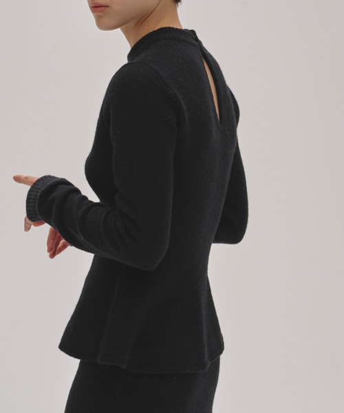 TODAYFUL(トゥデイフル)の「Puffy Peplum Knit(ニット/セーター・レディース・ブラック/グレイッシュベージュ・FREE)」の3枚目の写真