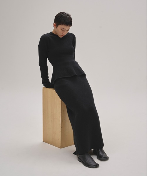 TODAYFUL(トゥデイフル)の「Puffy Peplum Knit(ニット/セーター・レディース・ブラック/グレイッシュベージュ・FREE)」の4枚目の写真