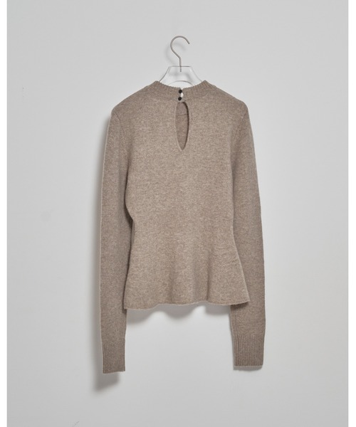 TODAYFUL(トゥデイフル)の「Puffy Peplum Knit(ニット/セーター・レディース・ブラック/グレイッシュベージュ・FREE)」の12枚目の写真