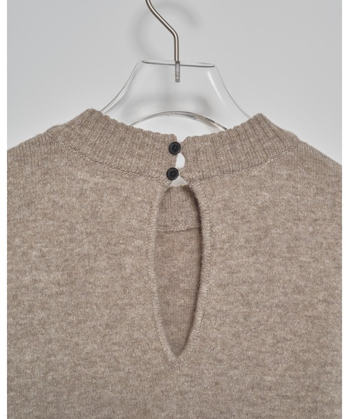 TODAYFUL(トゥデイフル)の「Puffy Peplum Knit(ニット/セーター・レディース・ブラック/グレイッシュベージュ・FREE)」の13枚目の写真