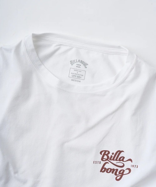 BILLABONG(ビラボン)の「BILLABONG レディース MORFY LS TEE RASH 長袖ラッシュガード 【2025年夏モデル】/ビラボンバックプリント水陸両用速乾UVケア長袖ラッシュガード(水着)(ラッシュガード・レディース・ブラック/ホワイト×ブラック/エンジ・MEDIUM/LARGE)」の4枚目の写真