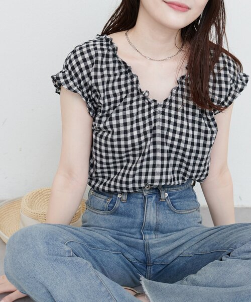 natural couture(ナチュラルクチュール)の「綿麻ギャザーフリルブラウス(シャツ/ブラウス・レディース・その他1/グリーン/オフホワイト/ブルー/ピンク系その他/ブラック・FREE)」の1枚目の写真