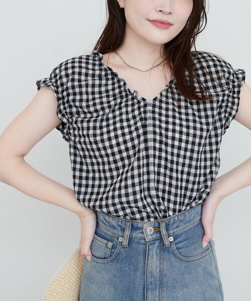 natural couture(ナチュラルクチュール)の「綿麻ギャザーフリルブラウス(シャツ/ブラウス・レディース・その他1/グリーン/オフホワイト/ブルー/ピンク系その他/ブラック・FREE)」の11枚目の写真