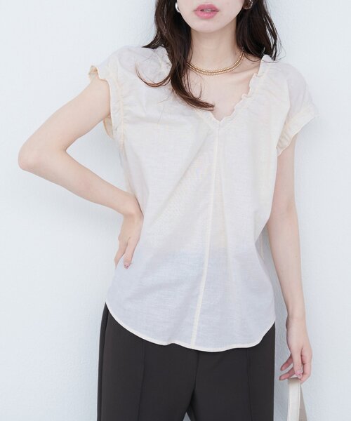 natural couture(ナチュラルクチュール)の「綿麻ギャザーフリルブラウス(シャツ/ブラウス・レディース・その他1/グリーン/オフホワイト/ブルー/ピンク系その他/ブラック・FREE)」の2枚目の写真