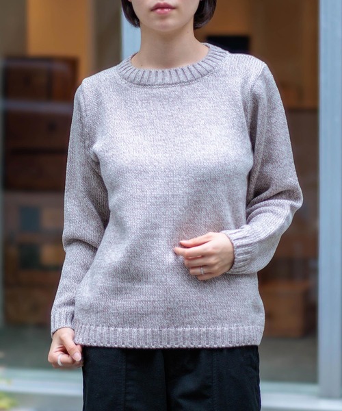 aran WOOLLEN MILLS（アランウーレンミルズ）の「ケーブル編みVネック