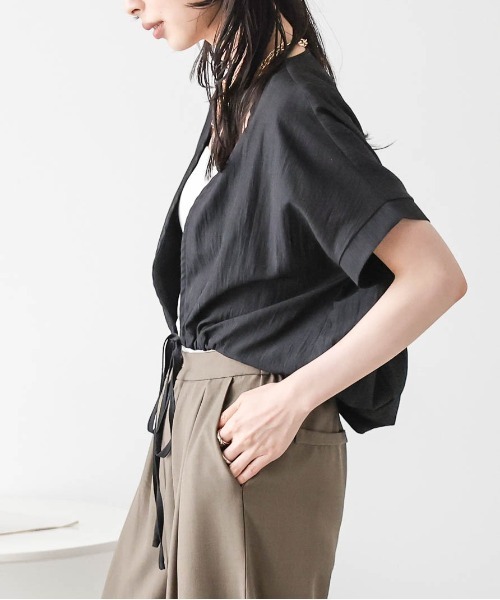 SUGAR BISKET(シュガービスケット)の「裾ドロストシャーリングシャツ(シャツ/ブラウス・レディース・グレー/ブラック・フリー)」の5枚目の写真