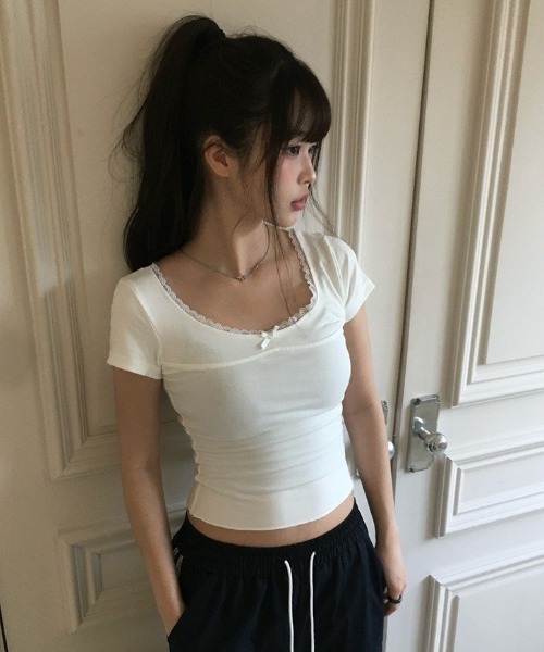 anyonemore（エニワンモア）の「レーススクエアネックリボン半袖Tシャツ（Tシャツ/カットソー・レディース・グレー/ホワイト/ブラック・FREE）」の2枚目の写真