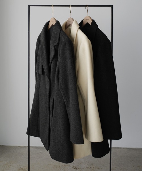 Louere(ルエレ)の「ミドル丈ウエストシェイプフレアコート(チェスターコート・レディース・ダークグレー/アイボリー/ブラック/ブラウン/ライトベージュ・X-LARGE/LARGE/MEDIUM/SMALL)」の21枚目の写真