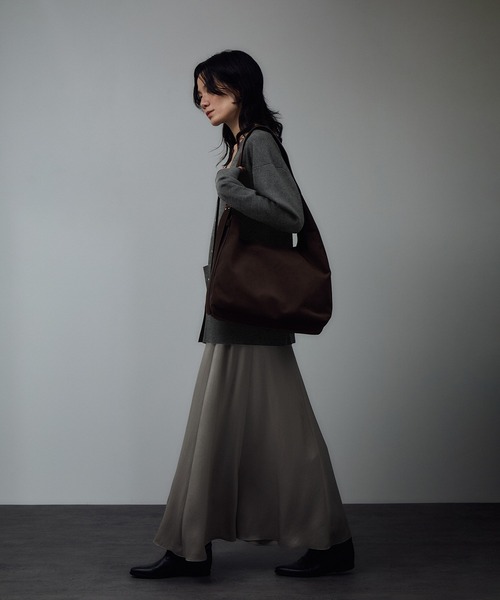 SALON adam et rope'（サロン アダム エ ロペ）の「ウールVネック金ボタンカーディガン（カーディガン/ボレロ・レディース・レッド/ベージュ/グレー・FREE）」の8枚目の写真