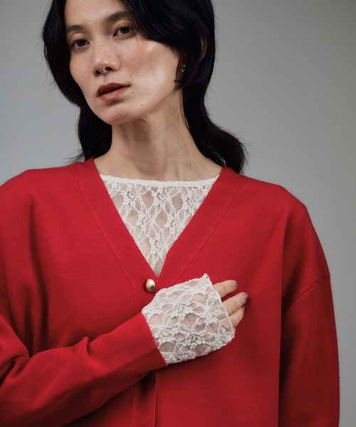 SALON adam et rope'（サロン アダム エ ロペ）の「ウールVネック金ボタンカーディガン（カーディガン/ボレロ・レディース・レッド/ベージュ/グレー・FREE）」の19枚目の写真