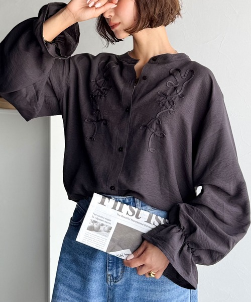 classicalelf(クラシカルエルフ)の「”迎え秋ブラウス”にこれ一択。袖ぽわん、胸元ひとくせが大人かわいい♪コード刺繍キャンディスリーブシャツ(長袖)(シャツ/ブラウス・レディース・チャコール/ブラウン/アイボリー・X-LARGE/SMALL/MEDIUM/LARGE)」の7枚目の写真
