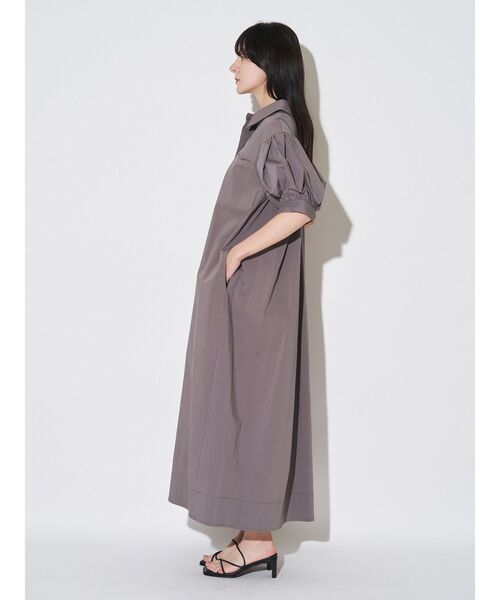 ELENDEEK(エレンディーク)の「フォルムシャツワンピース(ワンピース・レディース・グレー/ブラック/ベージュ・02/01)」の21枚目の写真