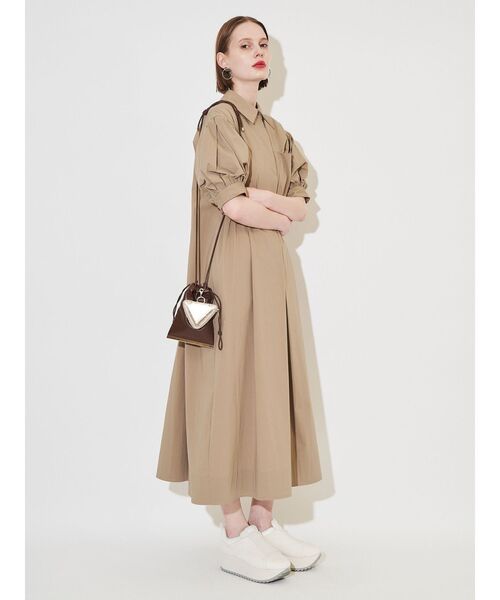 ELENDEEK(エレンディーク)の「フォルムシャツワンピース(ワンピース・レディース・グレー/ブラック/ベージュ・02/01)」の15枚目の写真