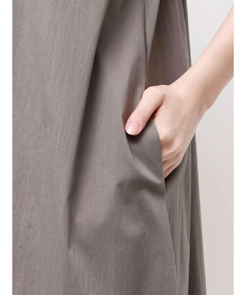 ELENDEEK(エレンディーク)の「フォルムシャツワンピース(ワンピース・レディース・グレー/ブラック/ベージュ・02/01)」の10枚目の写真