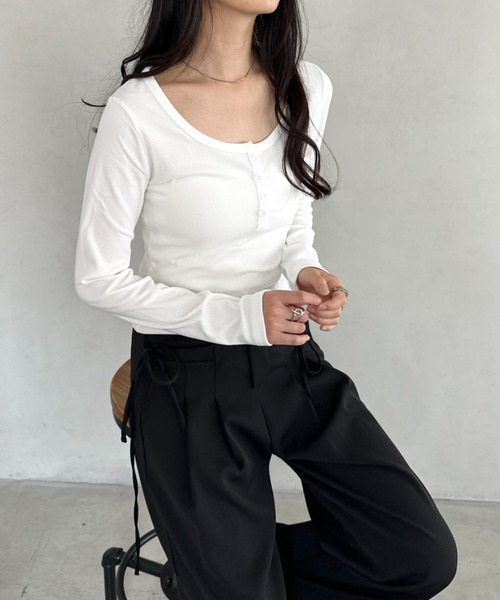 セール】ヘンリーネック長袖リブコンパクトトップス（Tシャツ